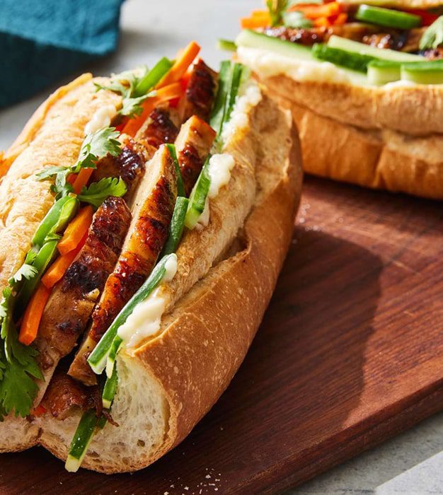 chile chicken bahn mi